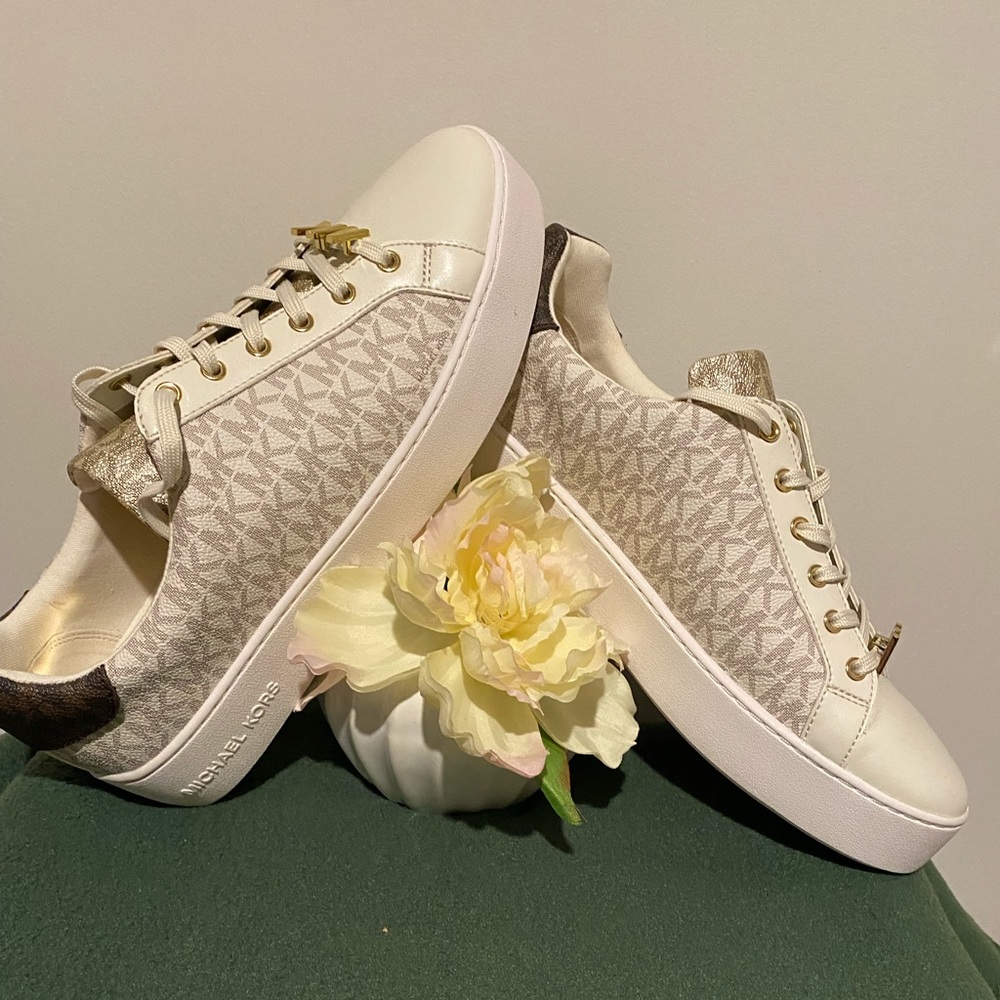 Michael Michael Kors Logo Sneakers.NWOT TAGS/BOX